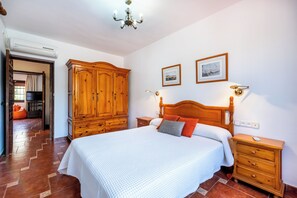 2 dormitorios, tabla de planchar con plancha, wifi gratis y ropa de cama