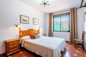 2 sovrum, strykjärn/strykbräda, gratis wi-fi och sängkläder