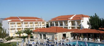 Village Inn Studios & Family Apartments