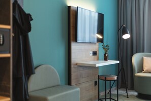 In-room safe, desk, soundproofing, free cribs/infant beds - Holiday Inn - the niu, Cure Erlangen by IHG (Erlangen)