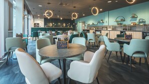 Daily buffet breakfast (EUR 19 per person) - Holiday Inn - the niu, Cure Erlangen by IHG (Erlangen)