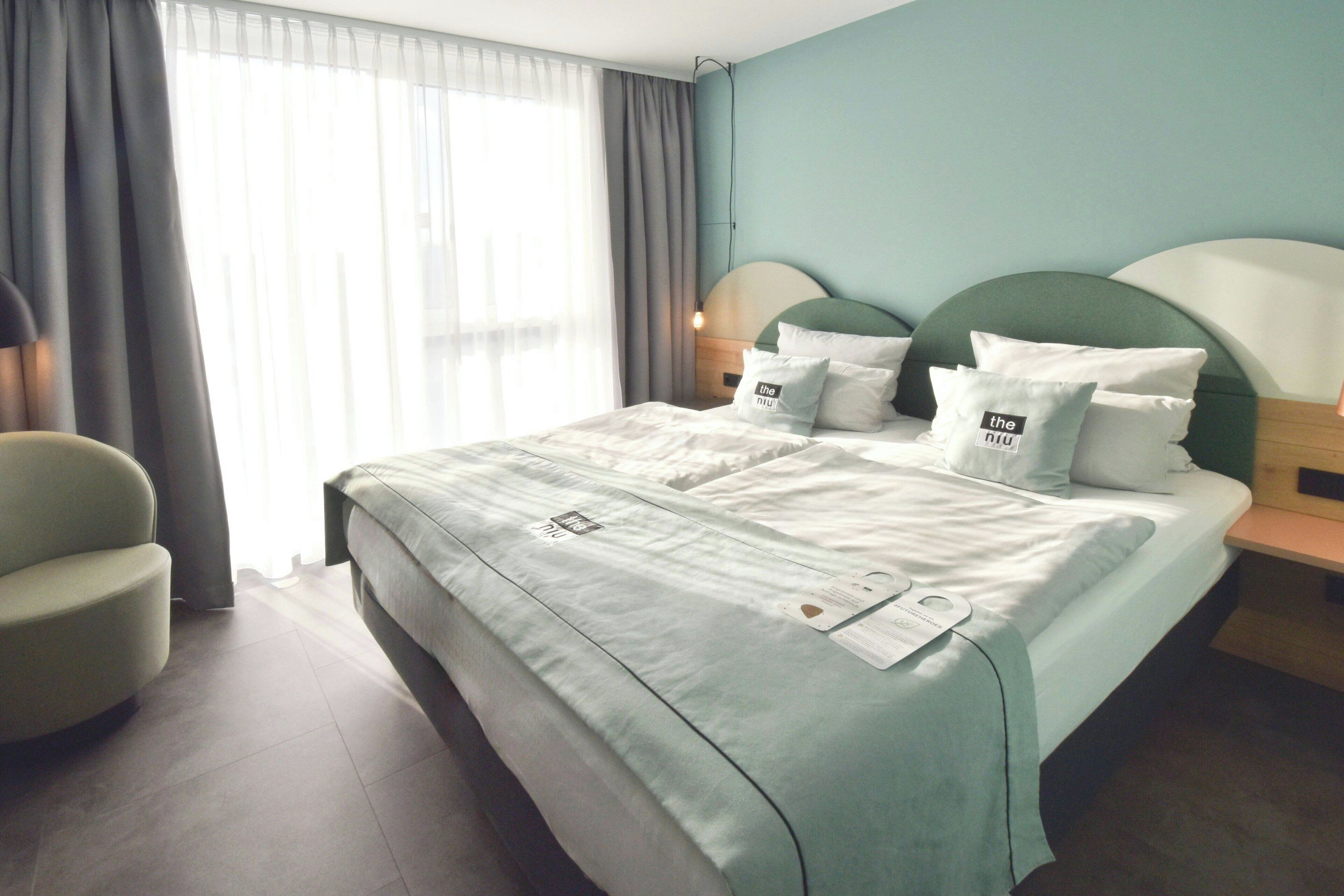 ห้องพรีเมียม, เตียงควีนไซส์ 1 เตียง, ห้องครัวขนาดเล็ก | ตู้นิรภัยในห้องพัก, โต๊ะทำงาน, ห้องเก็บเสียง, เปล/เตียงเด็กอ่อน (ฟรี)