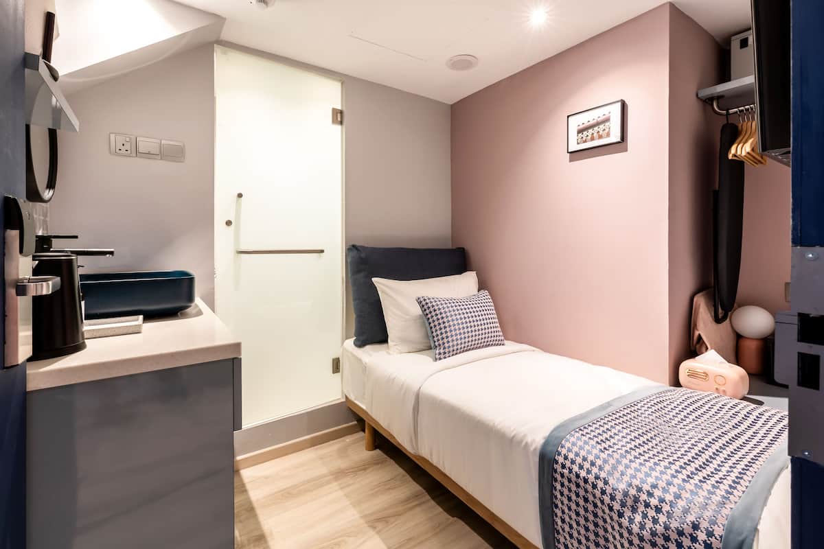 Basic Single Room | In-room safe, desk, laptop workspace, blackout curtains
