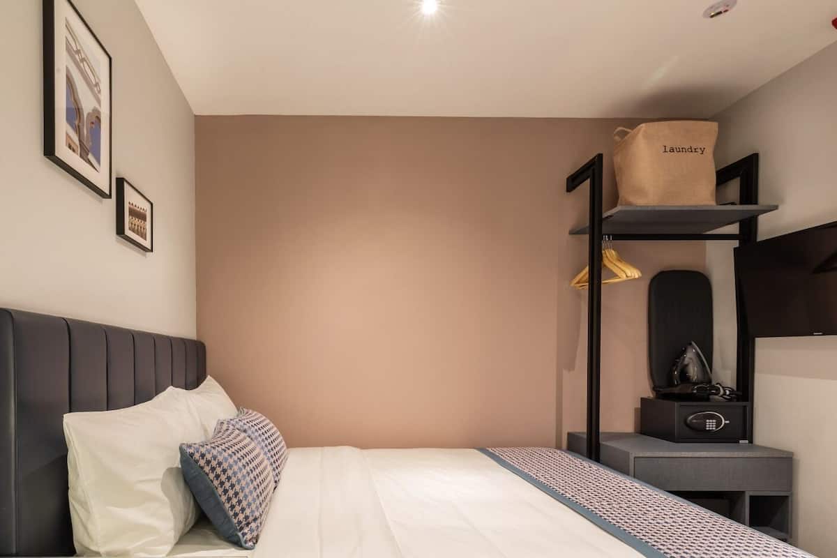 Studio, No Windows | In-room safe, desk, laptop workspace, blackout curtains
