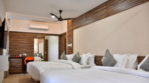 FAMILY QUADRUPLE ROOM | Desk, bed sheets - Hotel Adhikrishna Arcade, Erode (Erode)