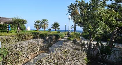 Cozy holiday beach house 30 steps away from the beach