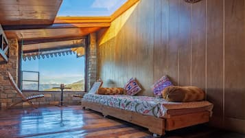 Suite (Aipan) | 2 bedrooms, premium bedding, individually furnished, desk