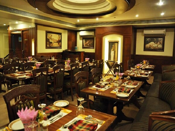 Restaurant - Hotel Highway View (Shikara) (Navi Mumbai)