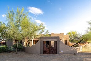 Exterior - Sprawling Arizona Oasis w/ Dream Backyard (New River)