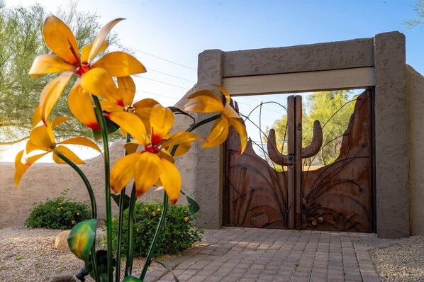 Exterior detail - Sprawling Arizona Oasis w/ Dream Backyard (New River)