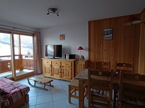 Dining - Cozy apartment in Montgenèvre with terrace and parking (Montgenèvre)