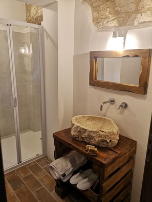 Bruser, bidet, håndklæder, Sæbe
