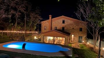 Alberca al aire libre y alberca climatizada