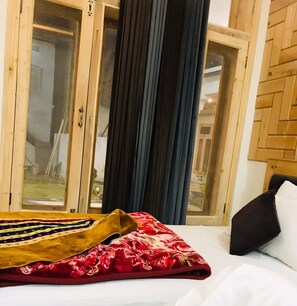 Deluxe Double Room - Green Valley Hotel & Restaurant (Balakot)