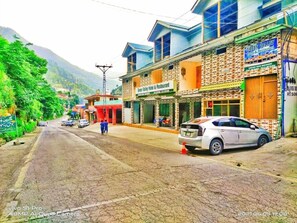 Front of property - Green Valley Hotel & Restaurant (Balakot)