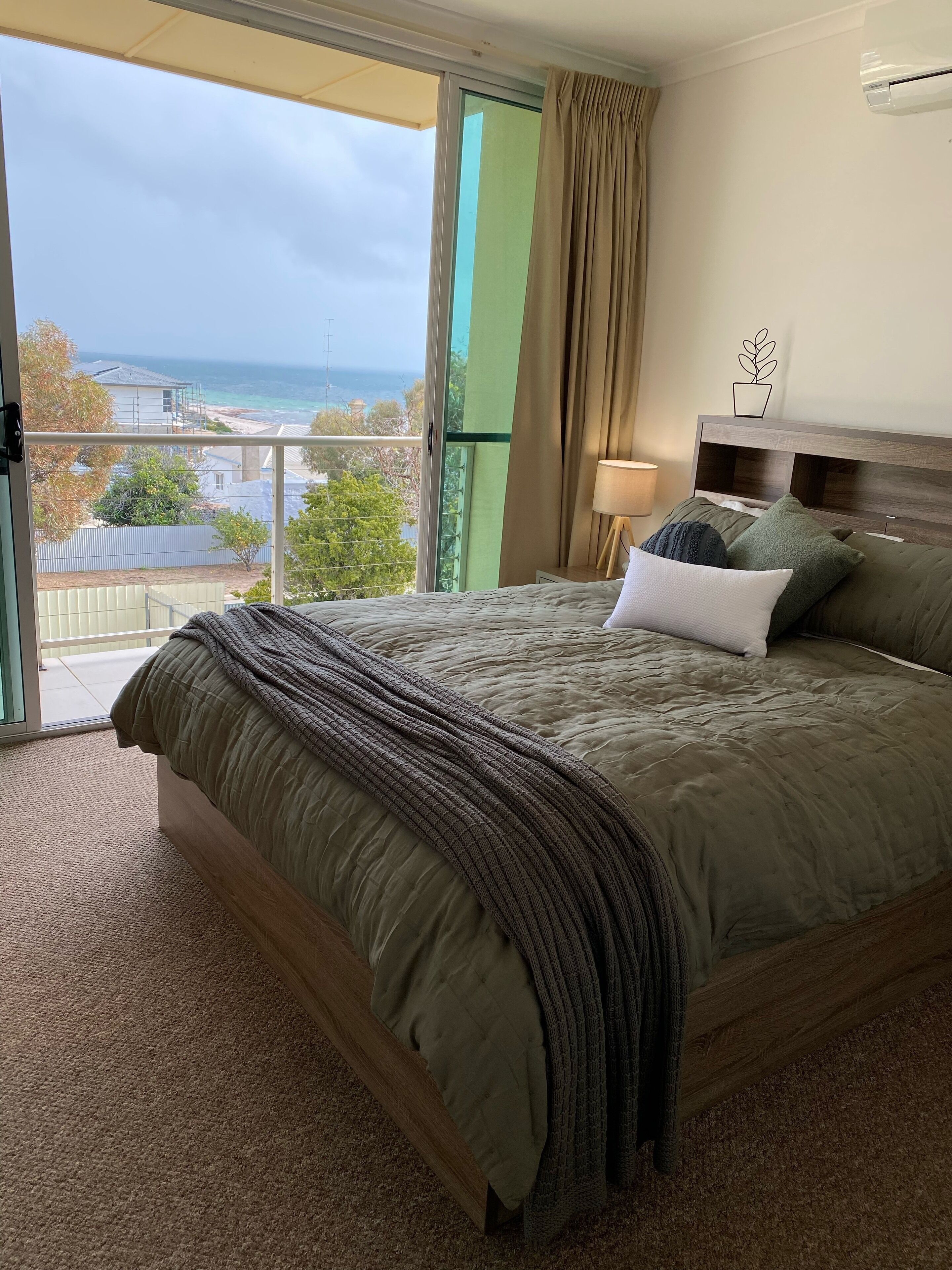 Town house with Stunning Sea Views!! — image 13