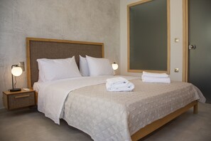 1 bedroom, desk, iron/ironing board, travel cot