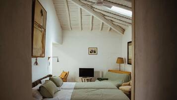 1 slaapkamer, een strijkplank/strijkijzer, gratis wifi, beddengoed