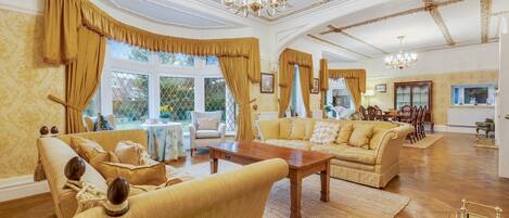 Superior House, Private Bathroom | Lounge