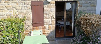 Ground floor studio with garden and sea view, Penmarch Kerity