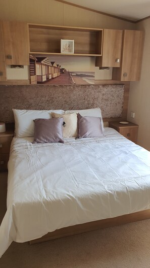 2 多间卧室、WiFi、床单