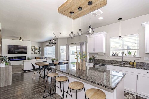 Private Rexburg 5 Bedroom Home with Bonus Loft The