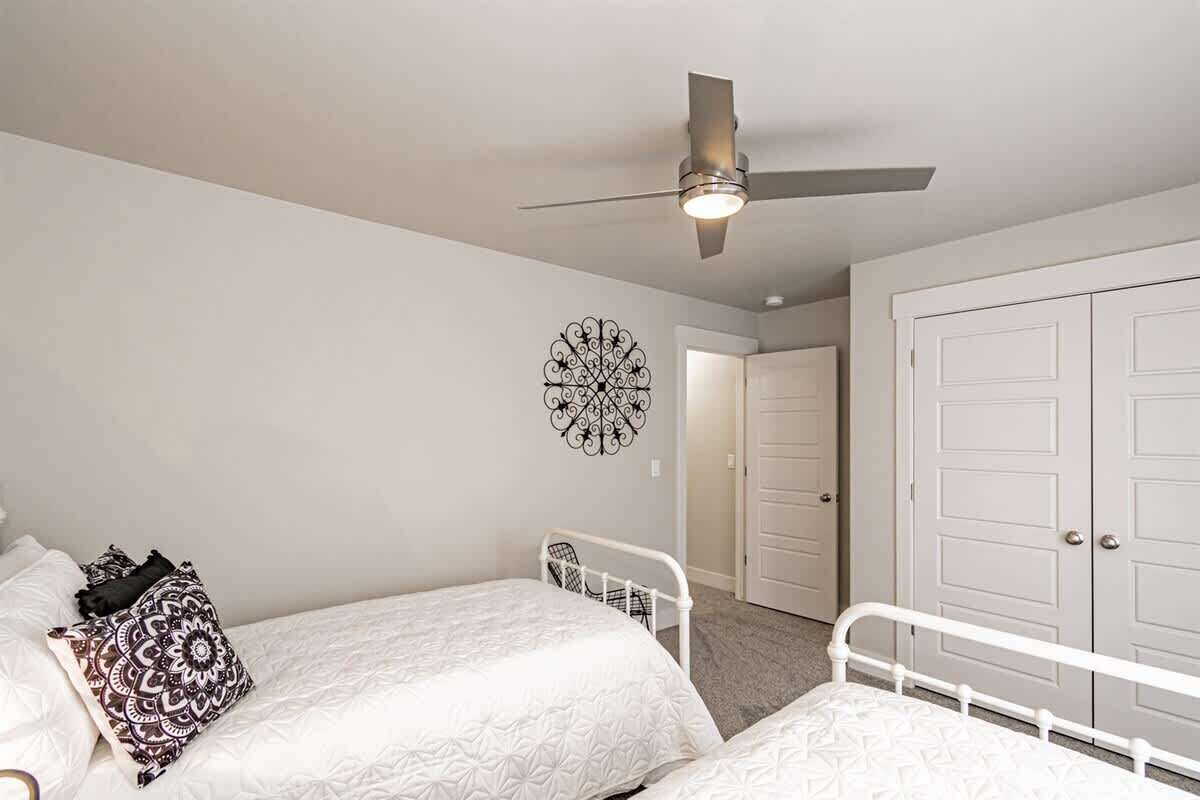 6 bedrooms, iron/ironing board, travel cot, WiFi