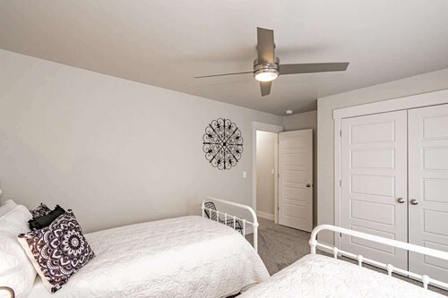 Private Rexburg 5 Bedroom Home with Bonus Loft The