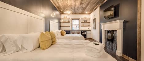 6 bedrooms, desk, iron/ironing board, free WiFi