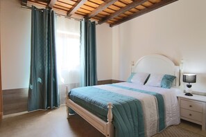3 bedrooms, iron/ironing board, travel cot, free WiFi
