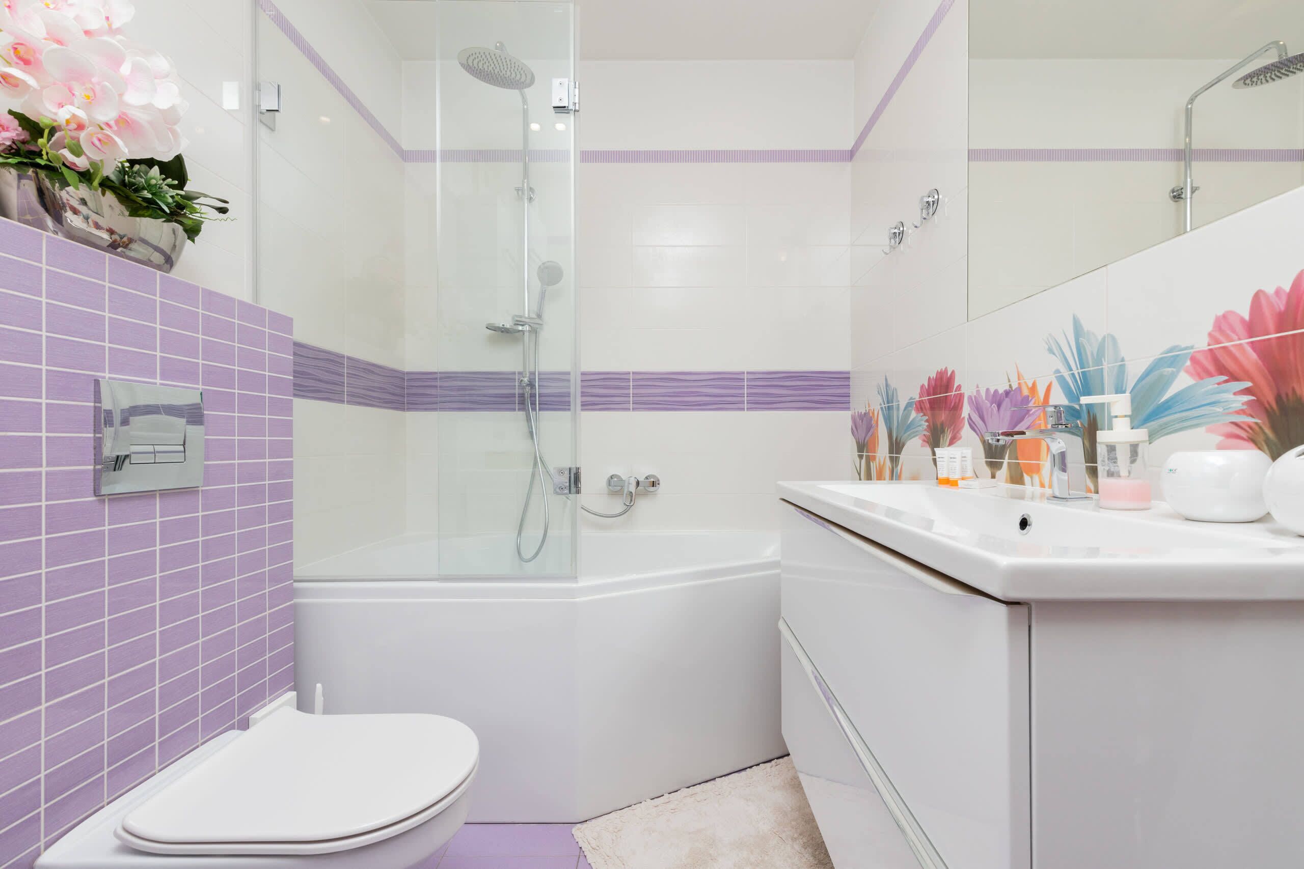 Badewanne, Handtücher, Shampoo