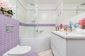 Bathtub, towels, shampoo