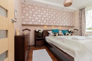 1 habitación, tabla de planchar con plancha, wifi y ropa de cama 