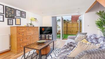 Smart TV, Netflix, books, streaming services