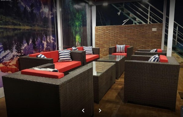 Family dining - The Grand Hotel & Restaurant (Bhakkar)