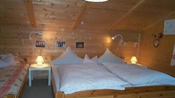 2 slaapkamers, een strijkplank/strijkijzer, reisbedje, wifi