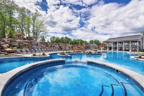 Piscine à débordement, piscine chauffée