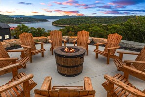 Terrace/patio - New Private Modern Lakefront Home with Pools, Dock & Amenities • Close to Dogwood Canyon/SDC (Kimberling City)