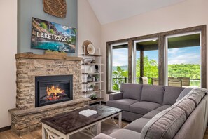 Smart TV, fireplace, video games, table football - Family-Friendly Lake Cabin | Hot Tub + King En-Suites + Lake Access (Kimberling City)
