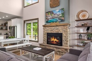 Smart TV, fireplace, video games, table football - Family-Friendly Lake Cabin | Hot Tub + King En-Suites + Lake Access (Kimberling City)