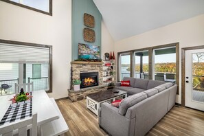Smart TV, chimenea, videojuegos y tenis de mesa 
