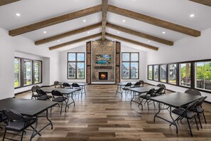 Dining - Luxury Lakefront Villa 19B - Over 30 FREE amenities included! (Kimberling City)