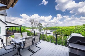Outdoor dining - Luxury Lakefront Villa w/ FREE Kayaks, Pools & Resort-Style Amenities (Kimberling City)
