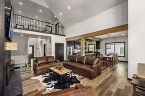 Smart-TV, peis, videospill og fotballspill