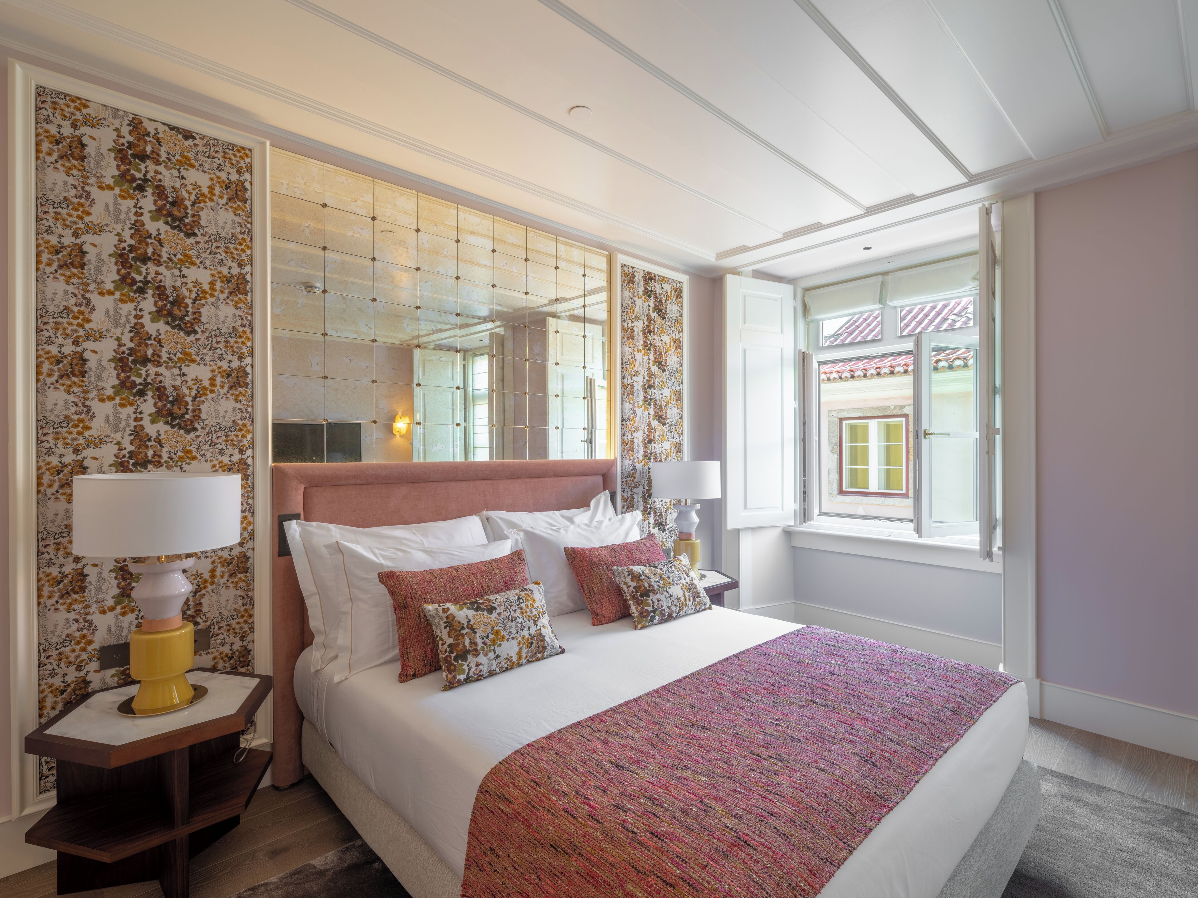 Classic Room | Hypo-allergenic bedding, pillow-top beds, minibar, in-room safe