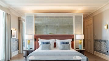 Signature Suite | Hypo-allergenic bedding, pillowtop beds, minibar, in-room safe
