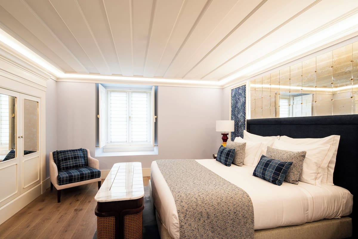 Suite | 1 bedroom, hypo-allergenic bedding, pillowtop beds, minibar