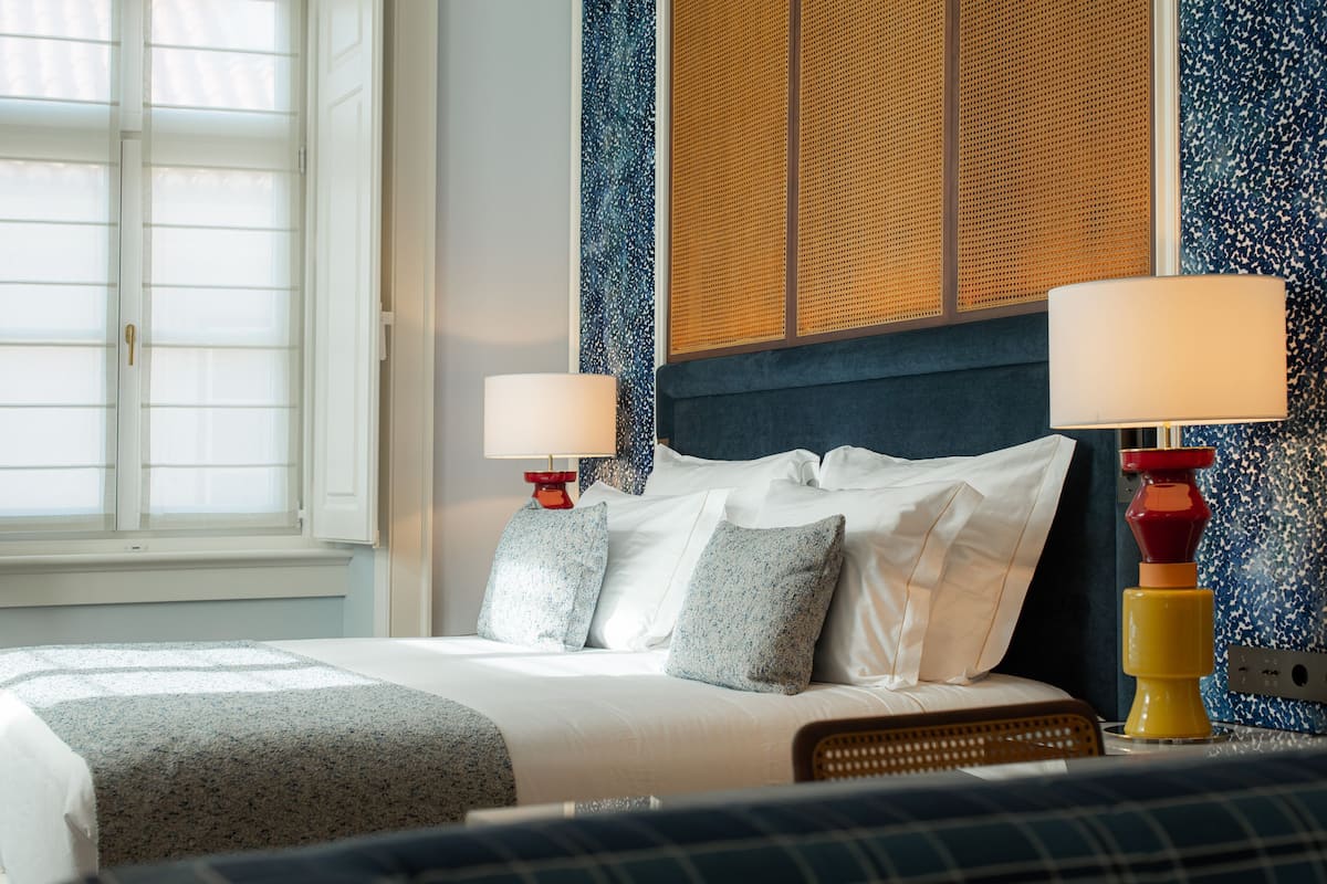 Junior Suite | 1 bedroom, hypo-allergenic bedding, pillowtop beds, minibar