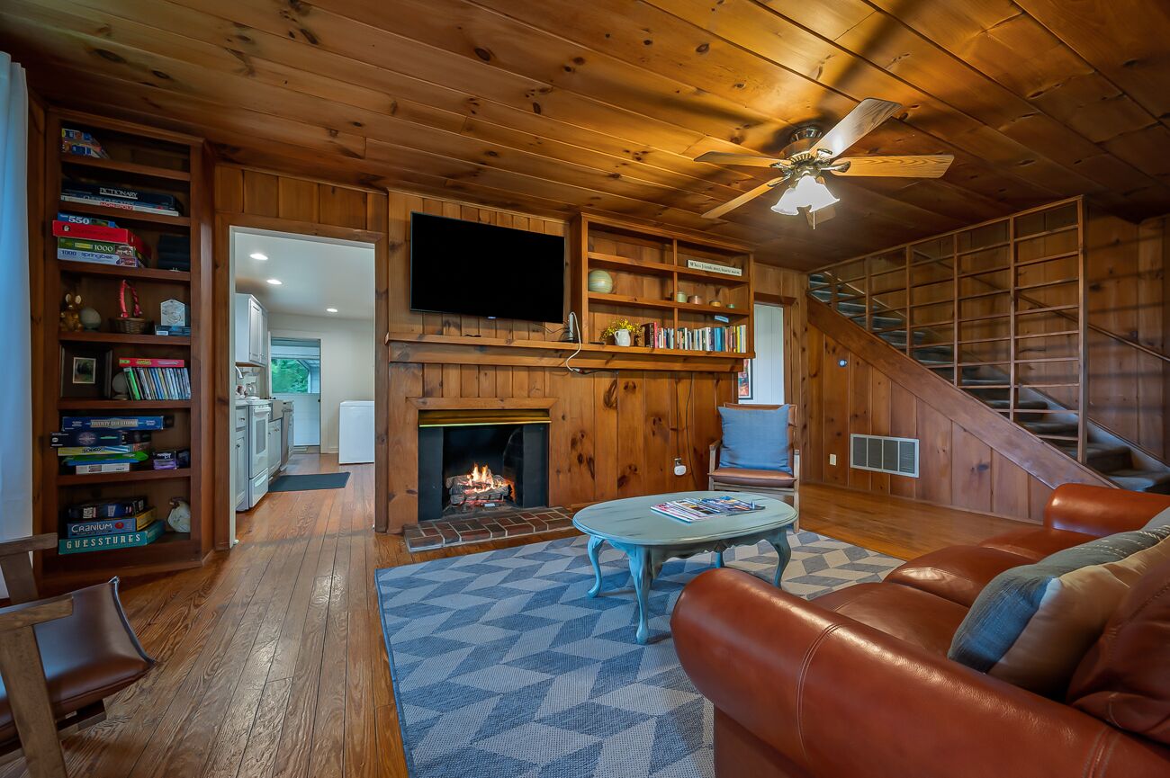 Hilltop Hideaway: Private Hilltop Getaway Near Dwtn Brevard!