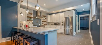 Bonnie Haven | Historic 10 BR Home in Downtown Hendersonville